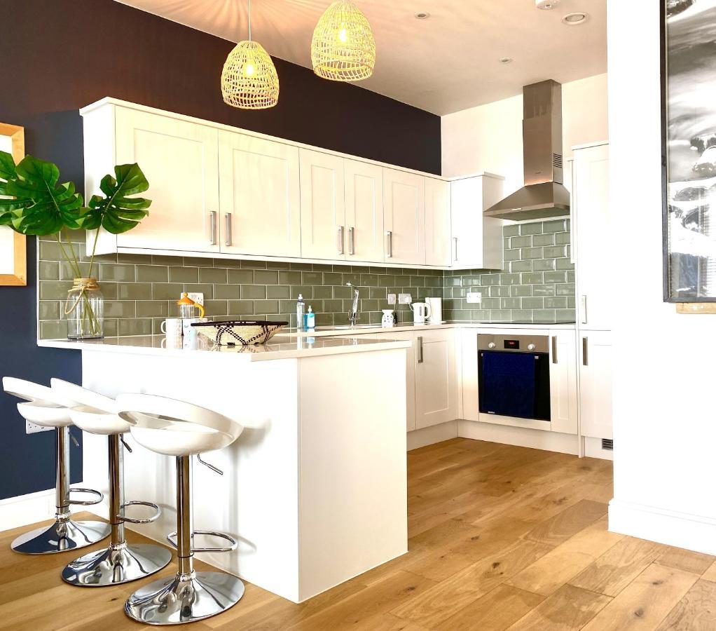 Stunning 2 Bed Apartment Sea Views And Parking Worthing Buitenkant foto