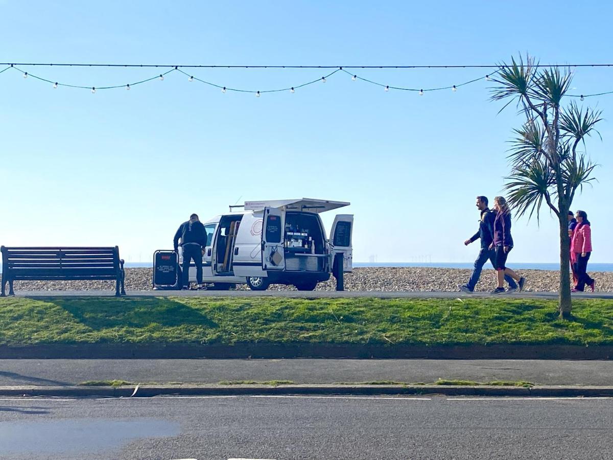 Stunning 2 Bed Apartment Sea Views And Parking Worthing Buitenkant foto