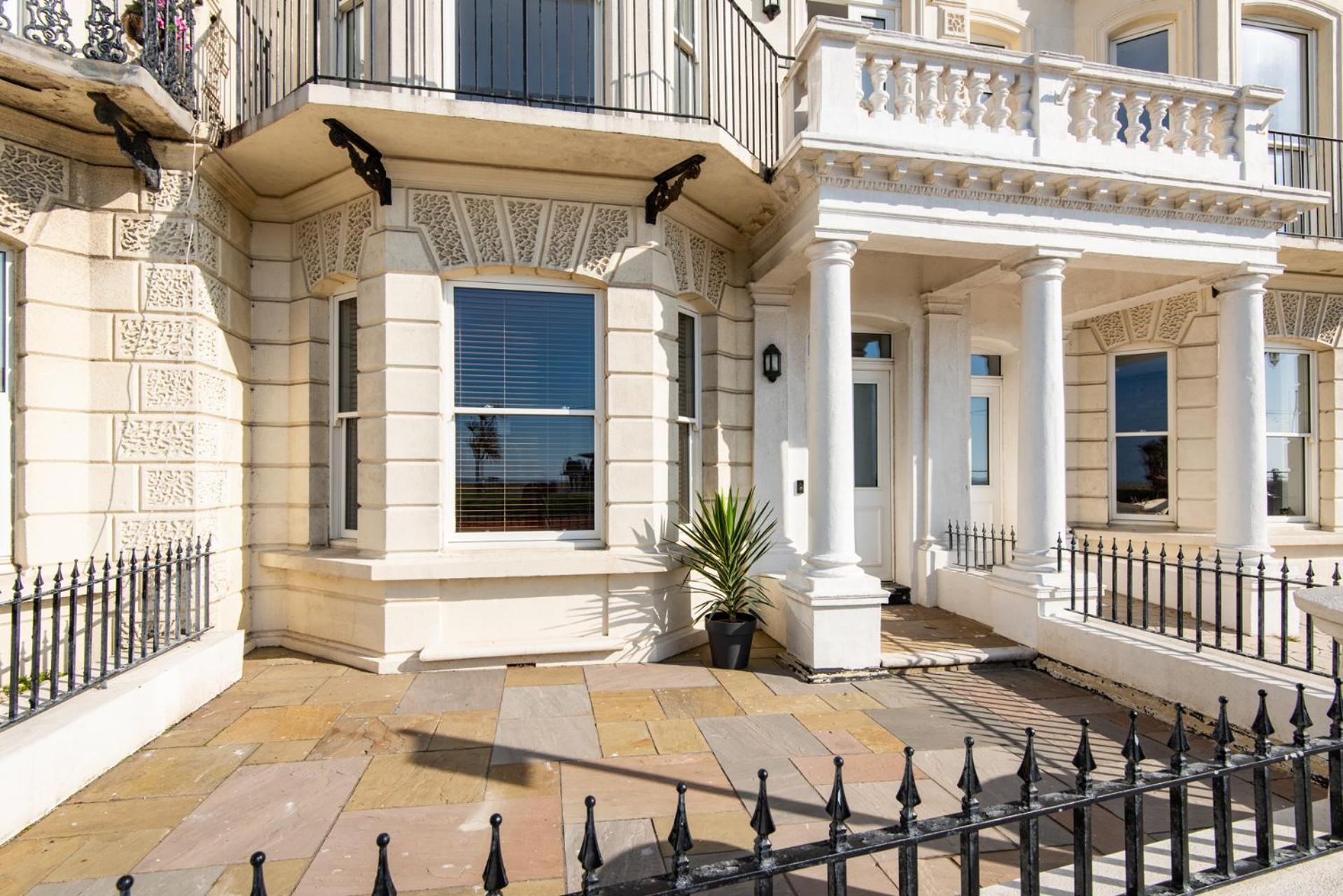 Stunning 2 Bed Apartment Sea Views And Parking Worthing Buitenkant foto